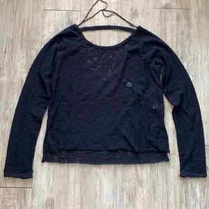Scoop neck long sleeve top